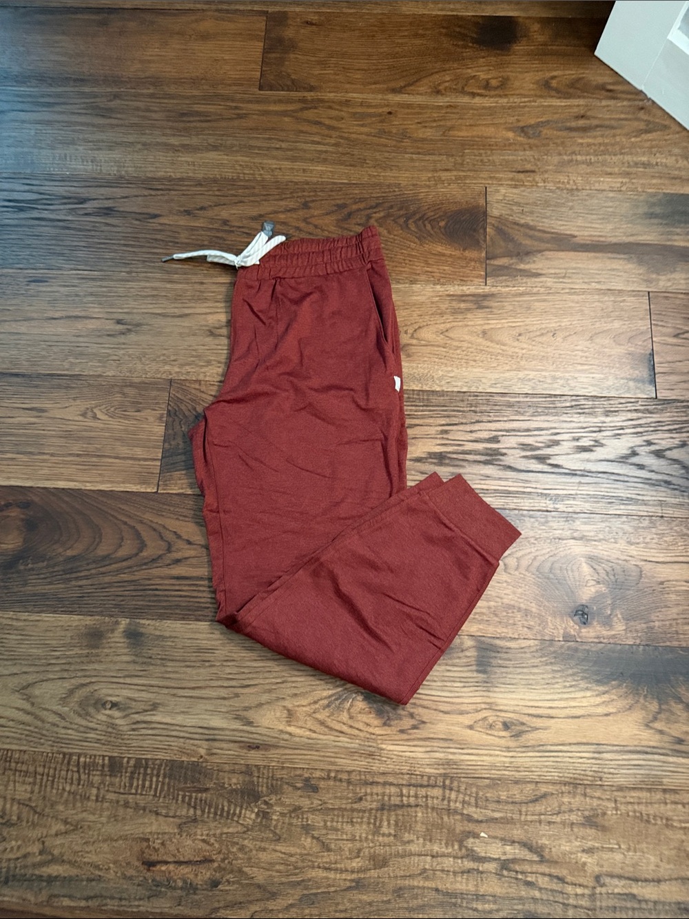 Vuori Performance Joggers Size Small NWOT